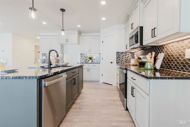 1516 Bird Farm Dr, Jerome, ID 83301