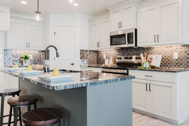 1516 Bird Farm Dr, Jerome, ID 83301