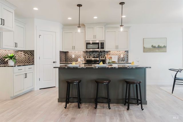 1516 Bird Farm Dr, Jerome, ID 83301