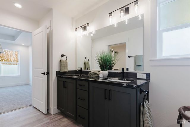 1516 Bird Farm Dr, Jerome, ID 83301