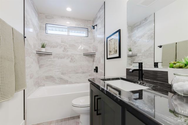 1516 Bird Farm Dr, Jerome, ID 83301