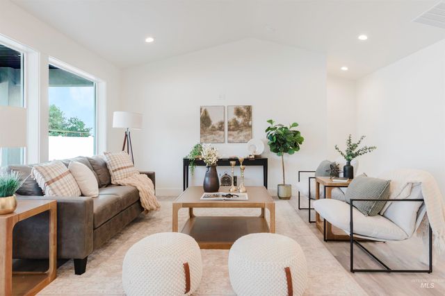 1516 Bird Farm Dr, Jerome, ID 83301