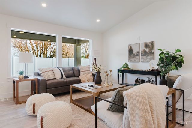 1516 Bird Farm Dr, Jerome, ID 83301