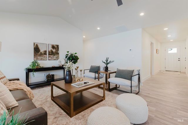 1516 Bird Farm Dr, Jerome, ID 83301