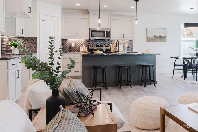 1516 Bird Farm Dr, Jerome, ID 83301