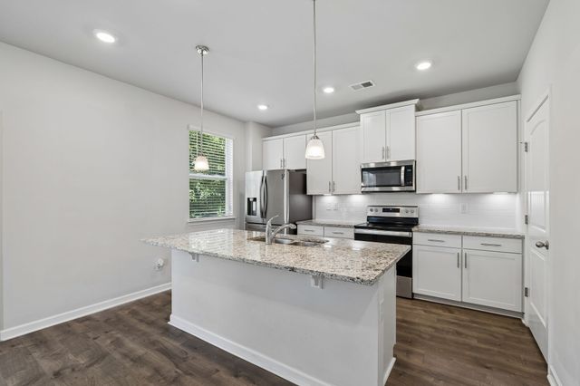 1045 Altavista Ln, Smyrna, TN 37167
