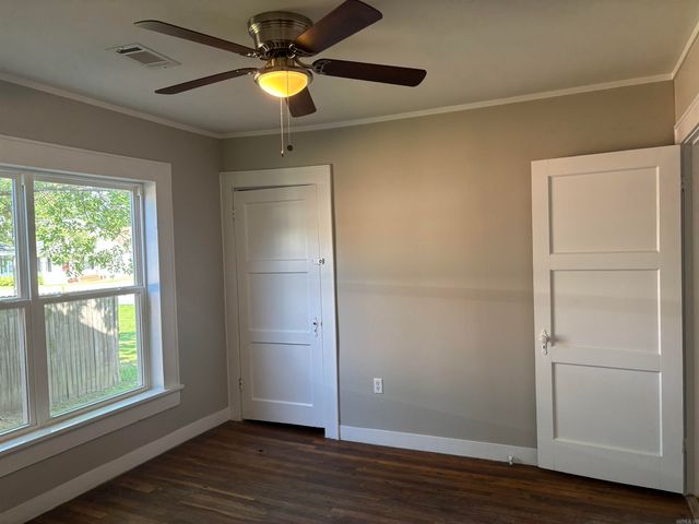 1614 Independence, Conway, AR 72034