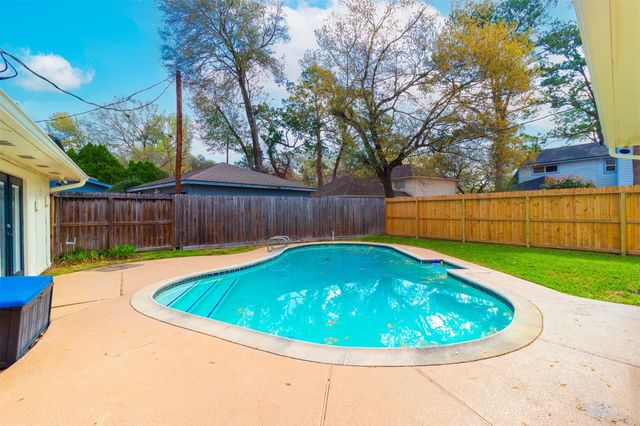 415 Enchanted Trail Drive, Spring, TX 77388