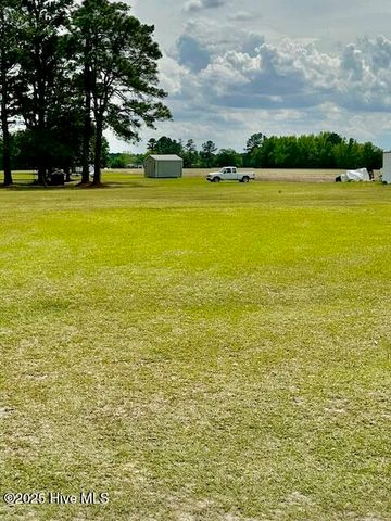 29 Fairfield Drive W, Whiteville, NC 28472