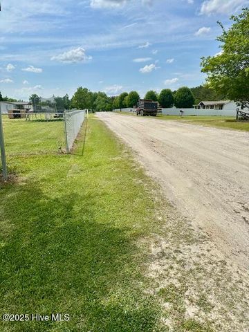 29 Fairfield Drive W, Whiteville, NC 28472