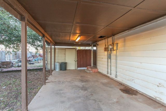 2202 Carl St, Big Spring, TX 79720
