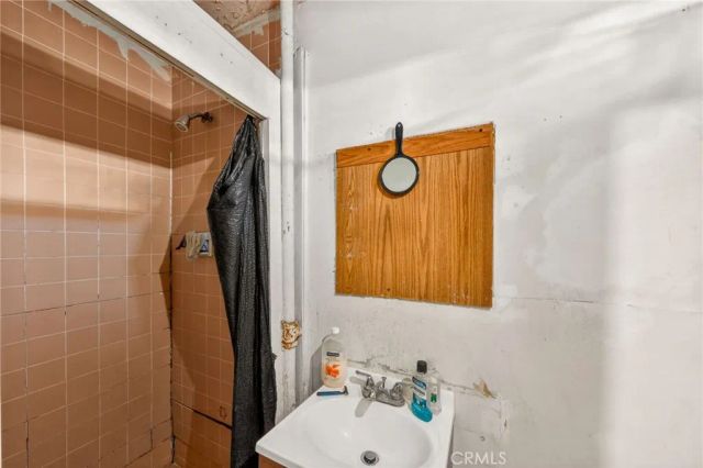 5356 Chesley, Los Angeles, CA 90043