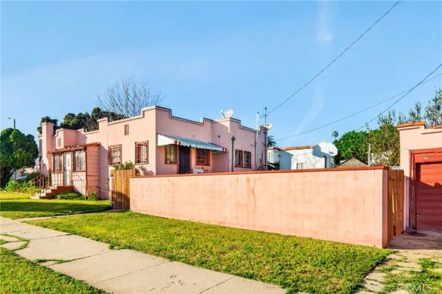 5356 Chesley, Los Angeles, CA 90043