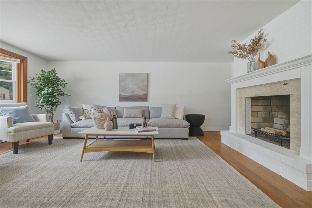 4 Gowing Rd, Wilmington, MA 01887
