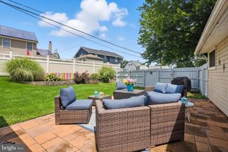 12 TULIP TREE RD, Levittown, PA 19056