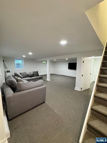 13 Minnisink Road, Totowa, NJ 07512