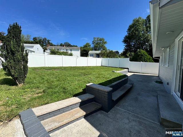 13 Minnisink Road, Totowa, NJ 07512