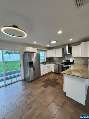 13 Minnisink Road, Totowa, NJ 07512