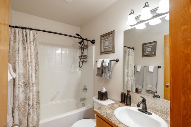 17922 E 11th Ct, Greenacres, WA 99016