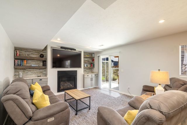 17922 E 11th Ct, Greenacres, WA 99016