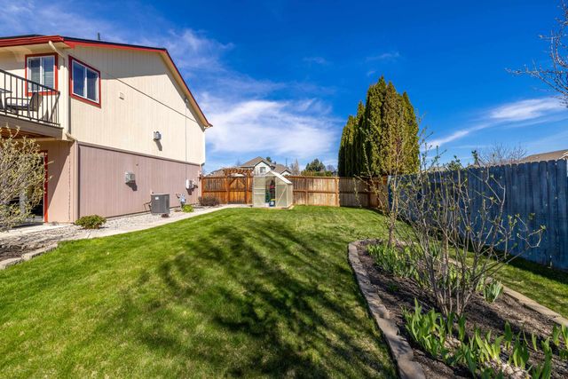 17922 E 11th Ct, Greenacres, WA 99016