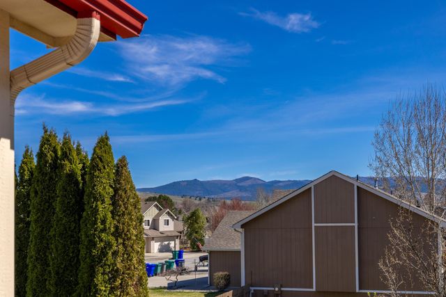 17922 E 11th Ct, Greenacres, WA 99016