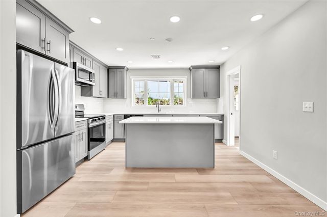 670 E Main Street, Jefferson Valley, NY 10535