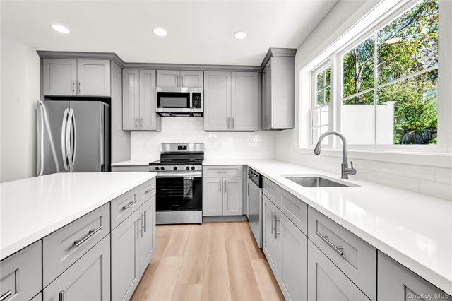 670 E Main Street, Jefferson Valley, NY 10535