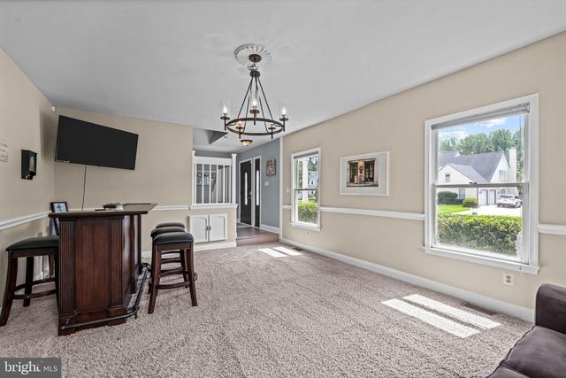 20 HORSESHOE DR, Mount Laurel, NJ 08054