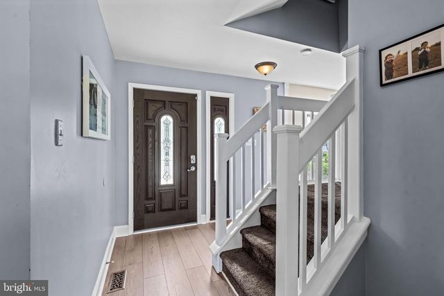 20 HORSESHOE DR, Mount Laurel, NJ 08054
