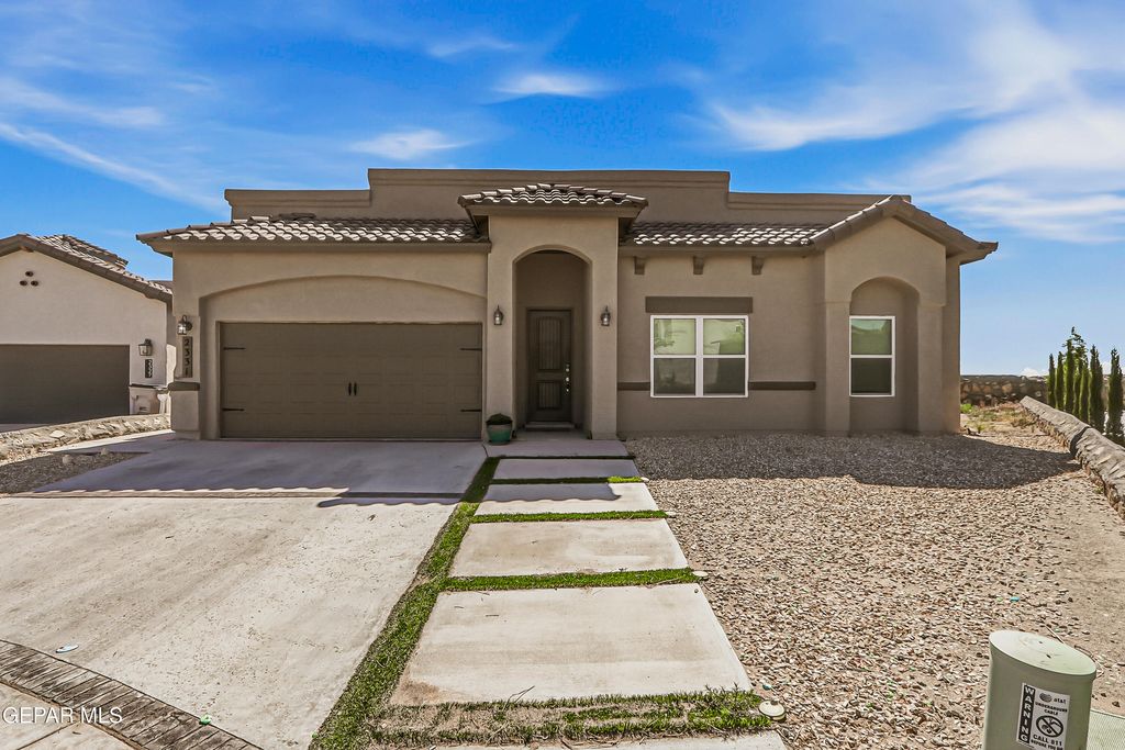 2331 Enchanted Eagle Lane, El Paso, TX 79911