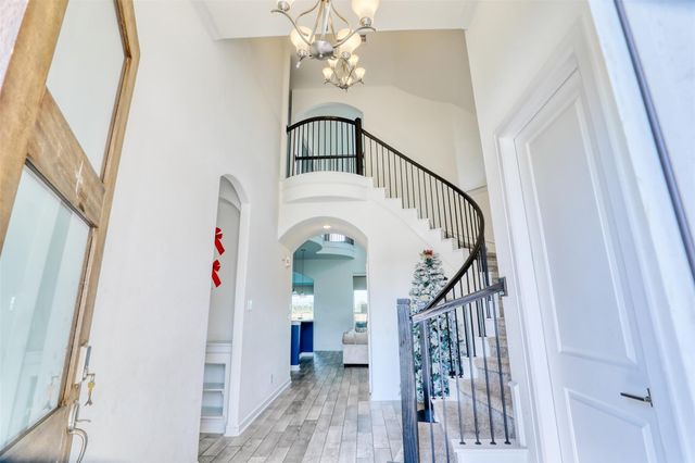 6822 Regal Lakes Drive, Katy, TX 77493