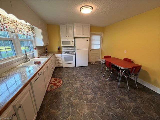 4470 Nc 268, Ararat, NC 27007