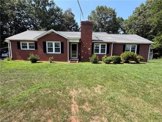 4470 Nc 268, Ararat, NC 27007