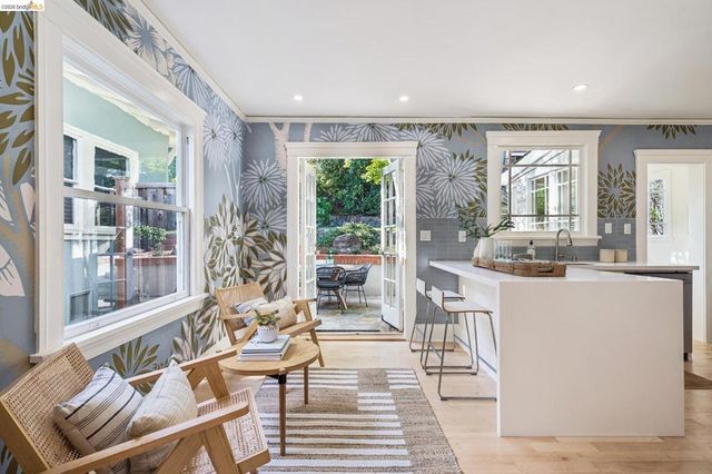 1121 Ranleigh Ave, Piedmont, CA 94610