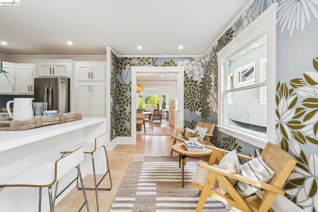 1121 Ranleigh Ave, Piedmont, CA 94610