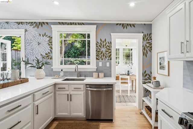 1121 Ranleigh Ave, Piedmont, CA 94610