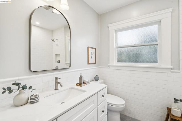 1121 Ranleigh Ave, Piedmont, CA 94610