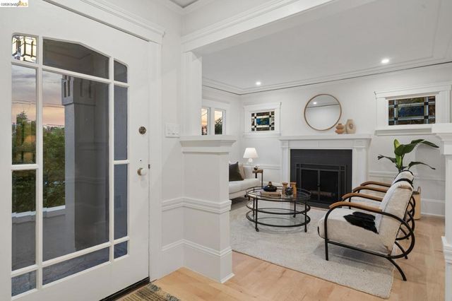 1121 Ranleigh Ave, Piedmont, CA 94610