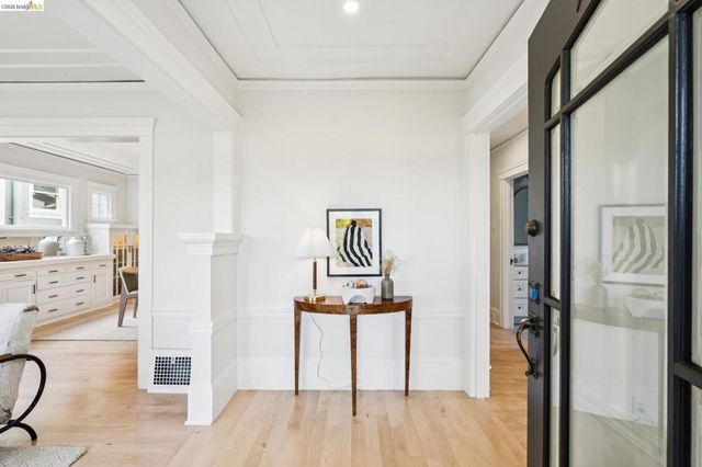 1121 Ranleigh Ave, Piedmont, CA 94610