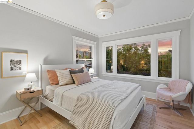 1121 Ranleigh Ave, Piedmont, CA 94610