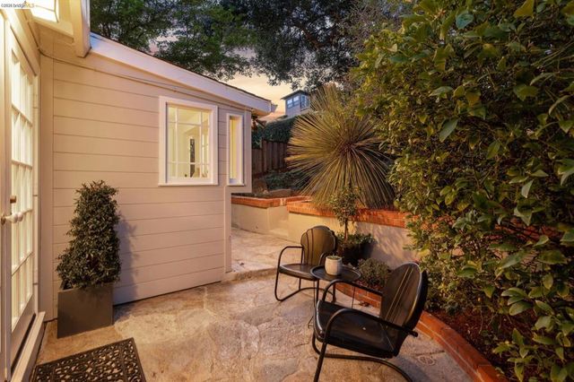 1121 Ranleigh Ave, Piedmont, CA 94610