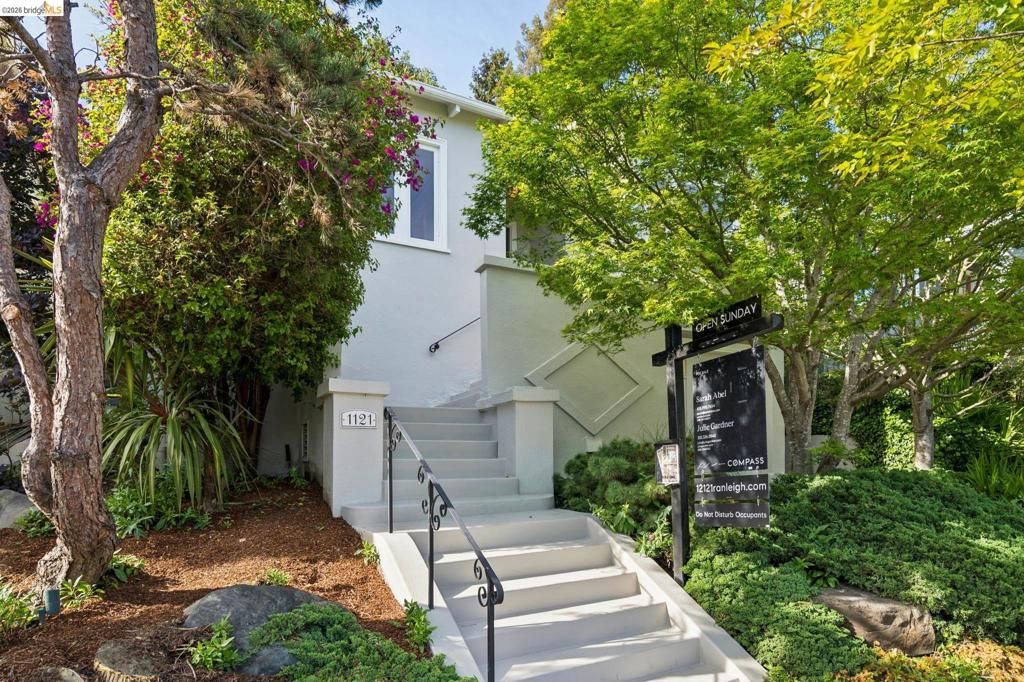 Image 2 of property listing at 1121 Ranleigh Ave, Piedmont, CA 94610