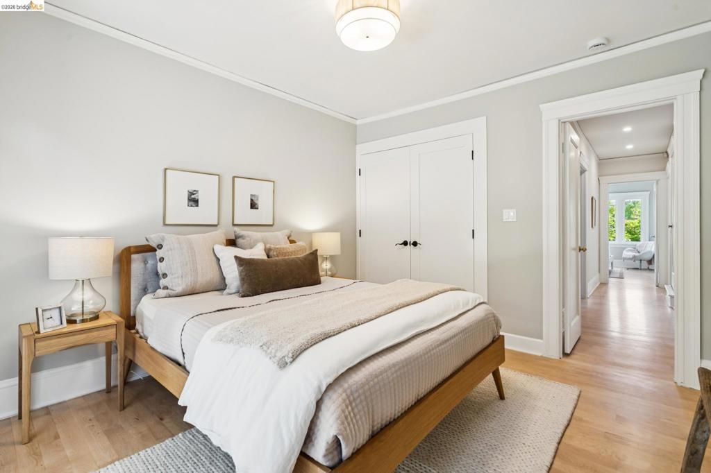 Image 21 of property listing at 1121 Ranleigh Ave, Piedmont, CA 94610