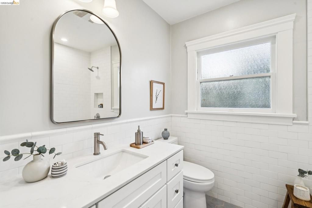 Image 23 of property listing at 1121 Ranleigh Ave, Piedmont, CA 94610