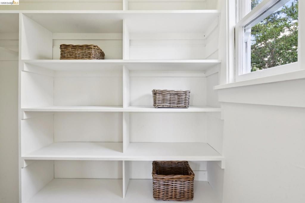 Image 28 of property listing at 1121 Ranleigh Ave, Piedmont, CA 94610