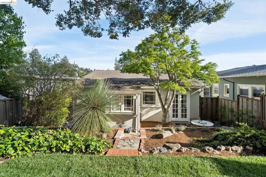 Image 33 of property listing at 1121 Ranleigh Ave, Piedmont, CA 94610