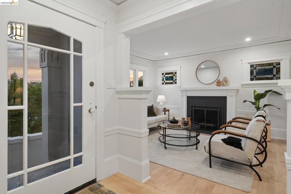 Image 36 of property listing at 1121 Ranleigh Ave, Piedmont, CA 94610