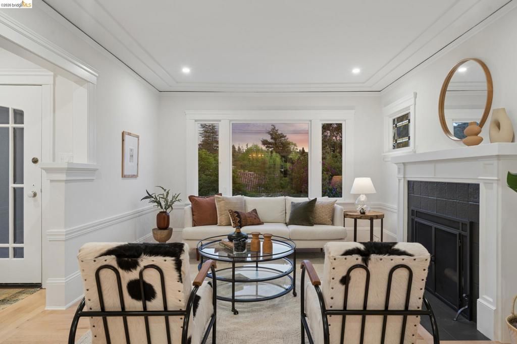 Image 38 of property listing at 1121 Ranleigh Ave, Piedmont, CA 94610