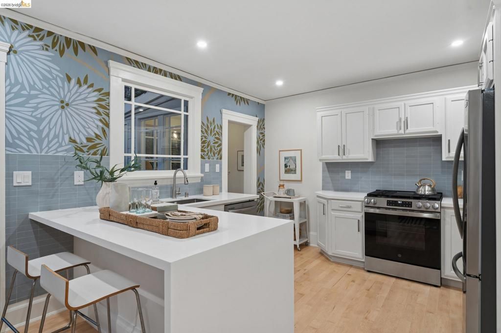 Image 41 of property listing at 1121 Ranleigh Ave, Piedmont, CA 94610